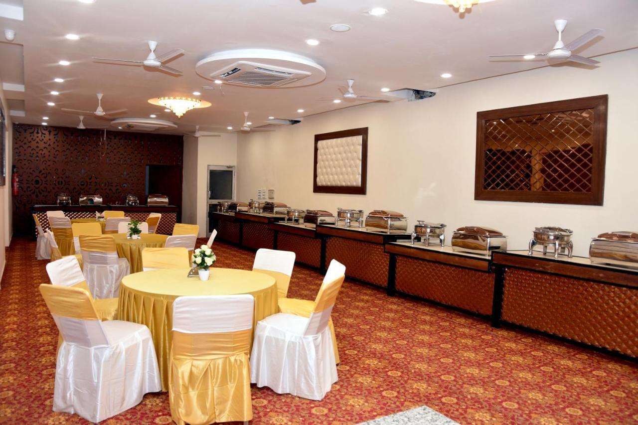 Oyo22115 D广场酒店 Zirakpur 外观 照片