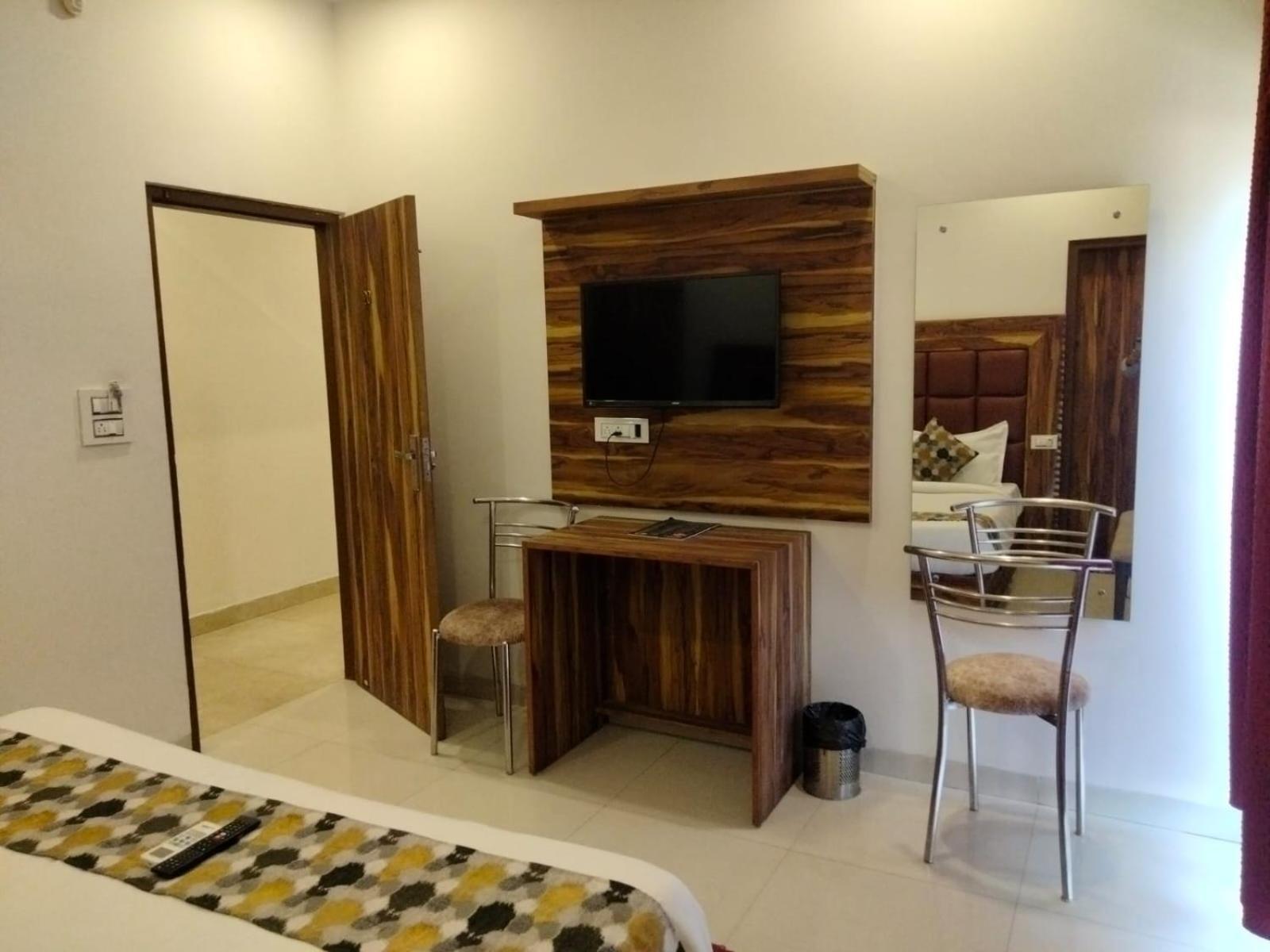 Oyo22115 D广场酒店 Zirakpur 外观 照片