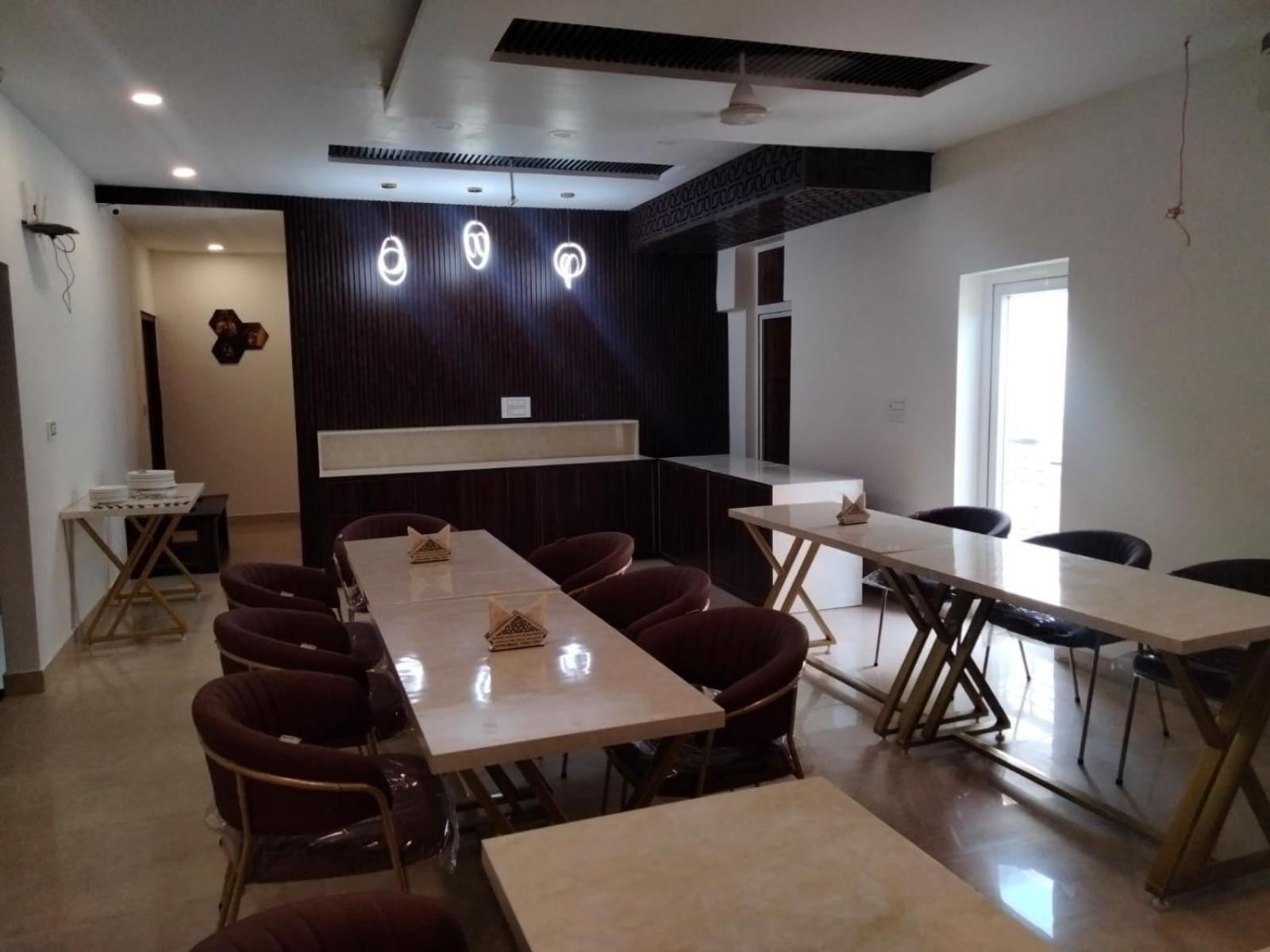 Oyo22115 D广场酒店 Zirakpur 外观 照片
