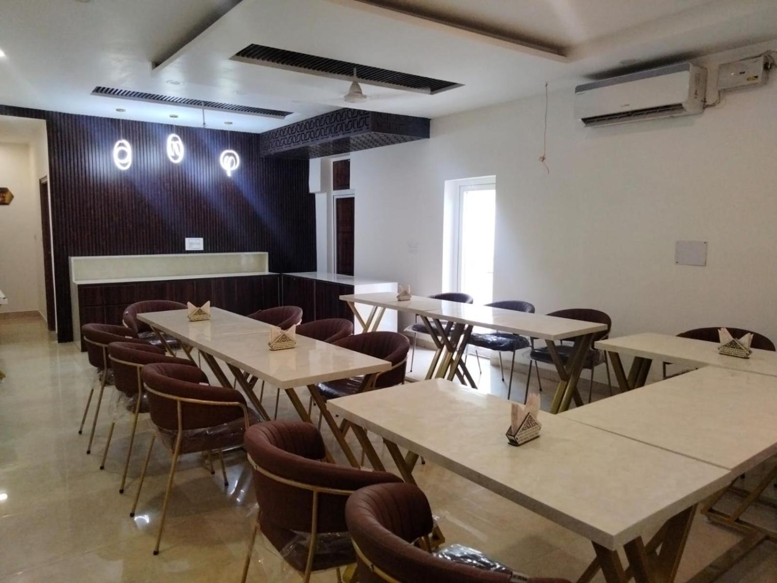 Oyo22115 D广场酒店 Zirakpur 外观 照片