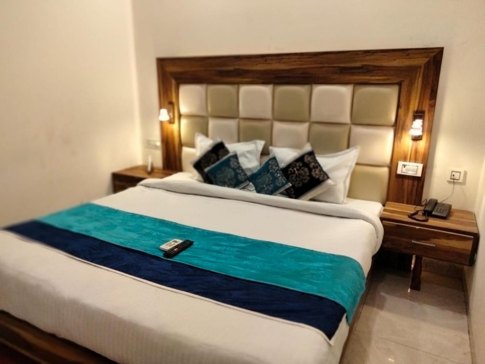 Oyo22115 D广场酒店 Zirakpur 外观 照片