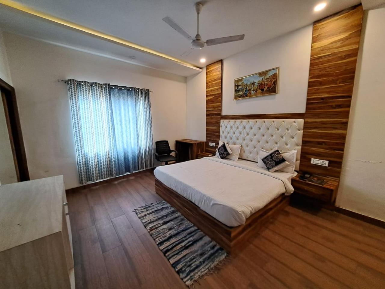 Oyo22115 D广场酒店 Zirakpur 外观 照片