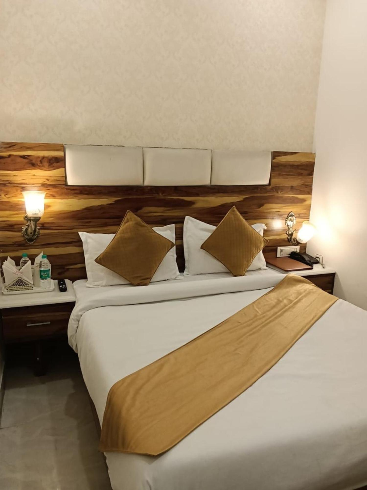 Oyo22115 D广场酒店 Zirakpur 外观 照片
