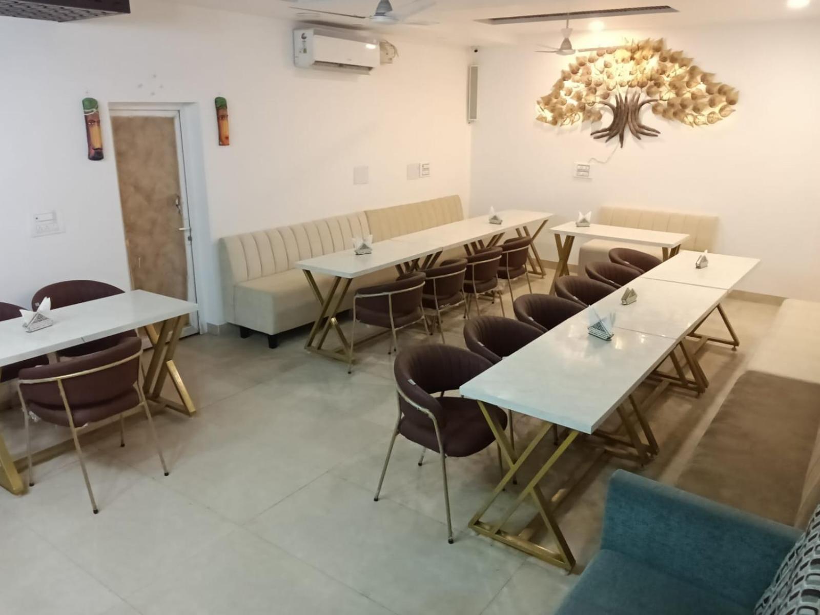 Oyo22115 D广场酒店 Zirakpur 外观 照片