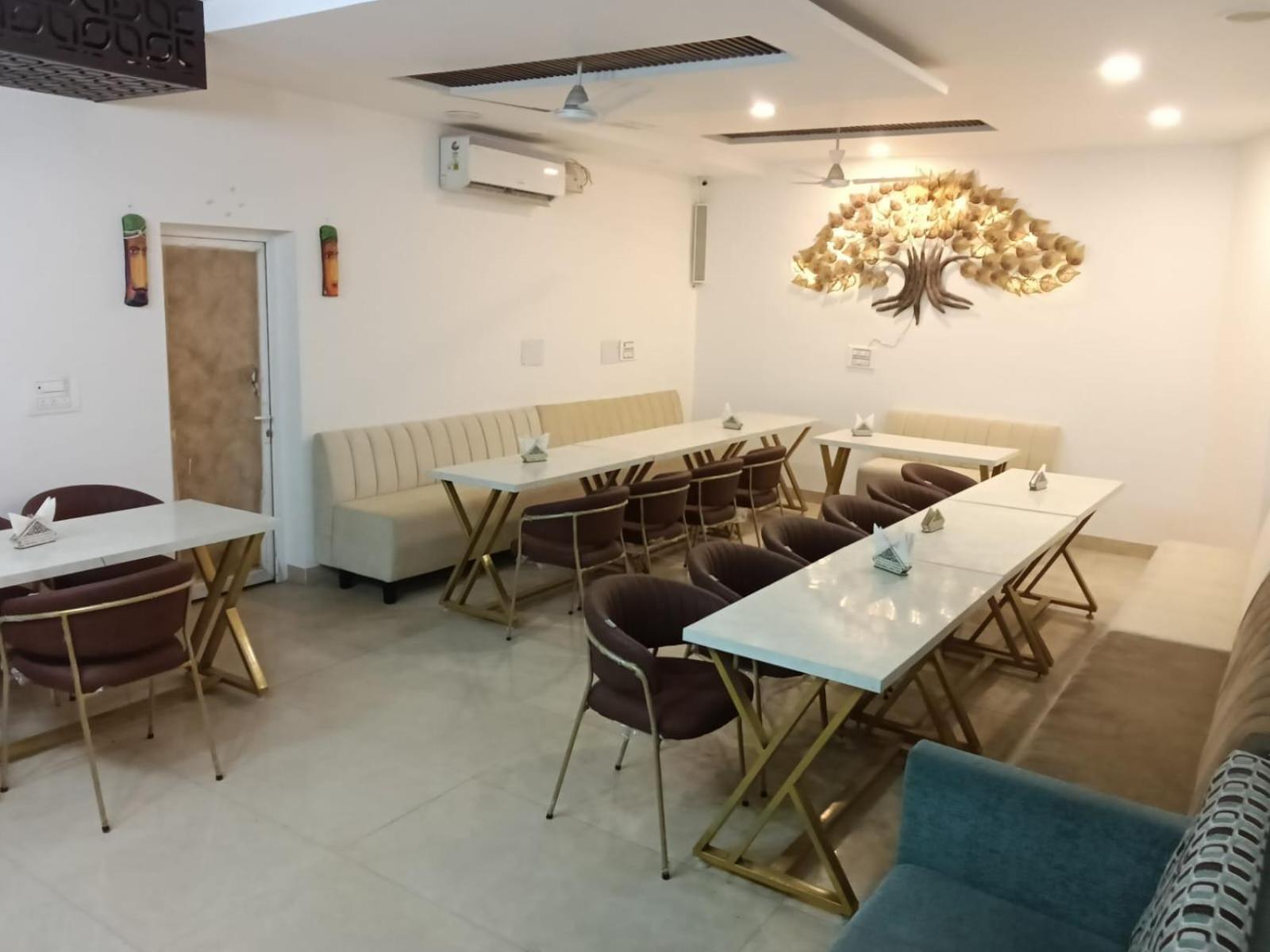 Oyo22115 D广场酒店 Zirakpur 外观 照片